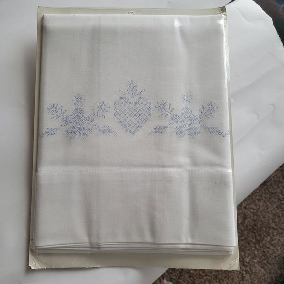 Paragon's Creative Moments #833 Cross Stitch Heart Stamped Premium Pillowcases - Picture 2 of 4